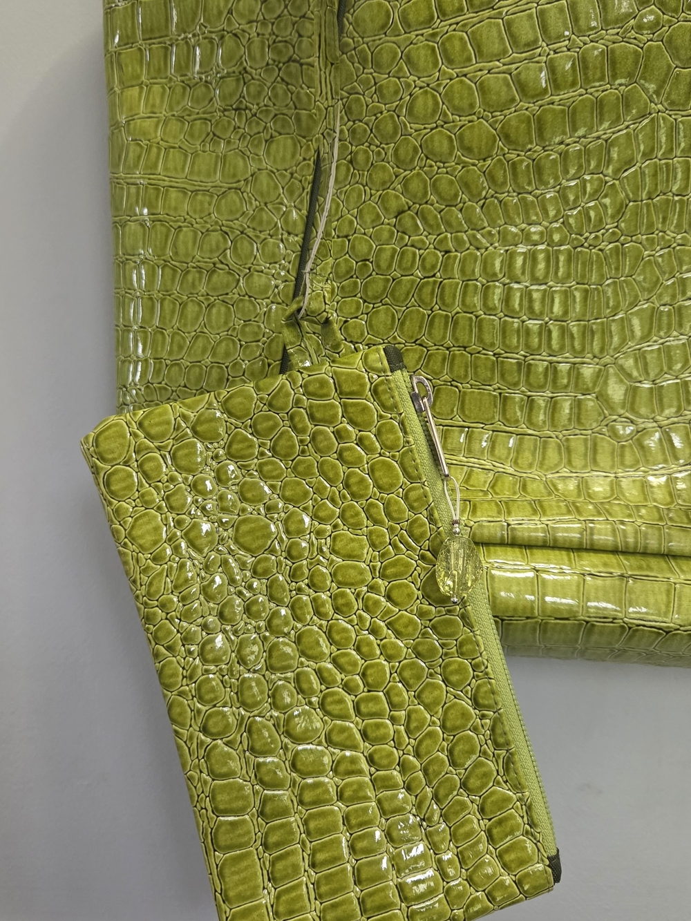Lady Rosedale Tote Bag & Pouch Set Canadian Designer Green Croc Embossed Patent - Picture 3 of 7